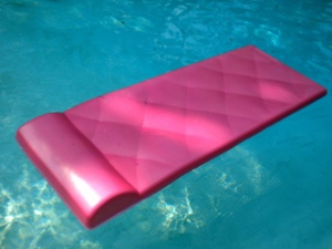 foam-pool-float-pink